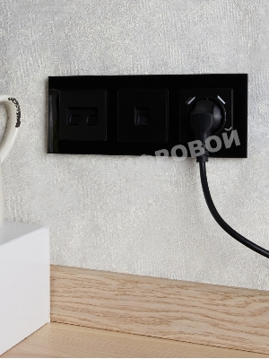 Рамка 3-местная IEK BRITE РУ-3-2-БрЧ стекло черный