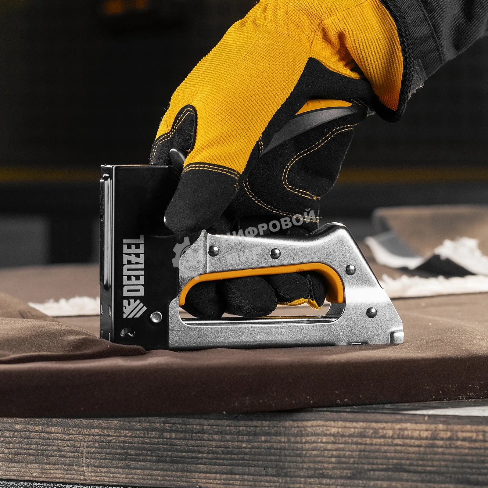 Степлер металлический Denzel скобы в комплекте, 2К рукоятка, тип 53, 6-10 мм