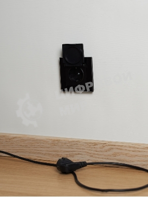 Розетка 1-местная IEK BRITE РСбш10-3-БрЧ (BR-R16-16-K02) с заземлением, с защитными шторками и крышкой, 16А, IP20, черный