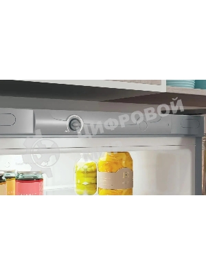 Холодильник Indesit ITS 4200 G серебристый двухкамерный 247/78л морозилка снизу, No Frost