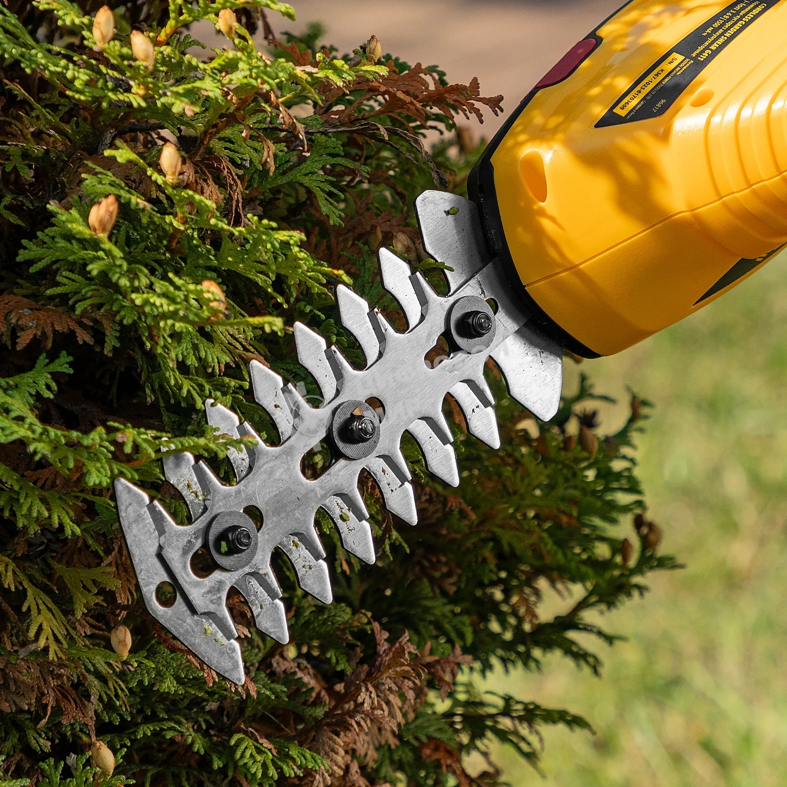 Ножницы-кусторез аккумуляторные Denzel G411 с акк. 3,6В Li-Ion 1,5 А·ч