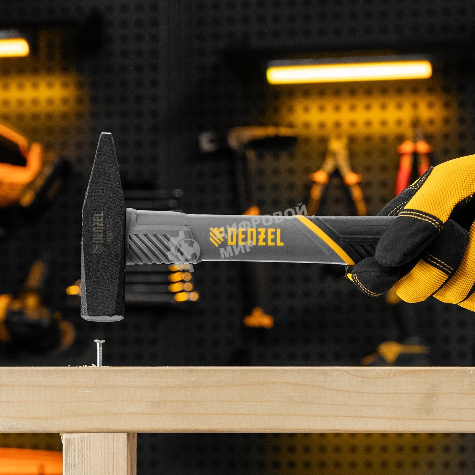 Молоток слесарный Denzel 400 г, кованый, фибергласовая рукоятка c TPR покрытием