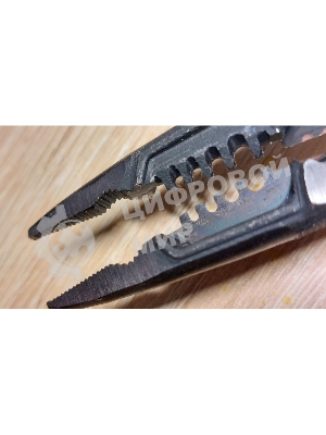 Длинногубцы многофункциональные диэлектрические для работы под напряжением до 1000 В длинногубцы многофунциональные диэлектрические СТАНДАРТ 200 мм