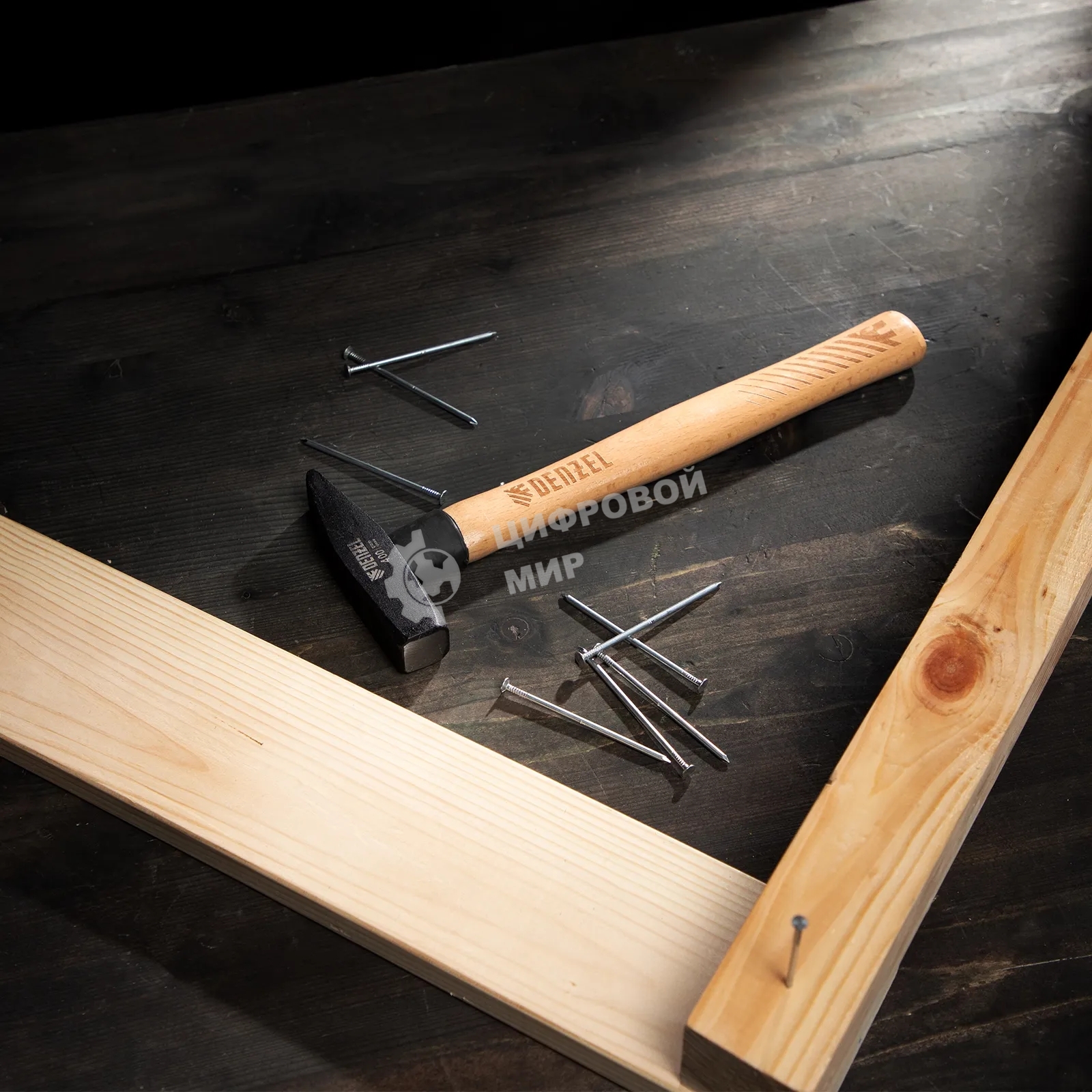 Молоток слесарный Denzel 400 г, кованый квадратный боек, буковая рукоятка