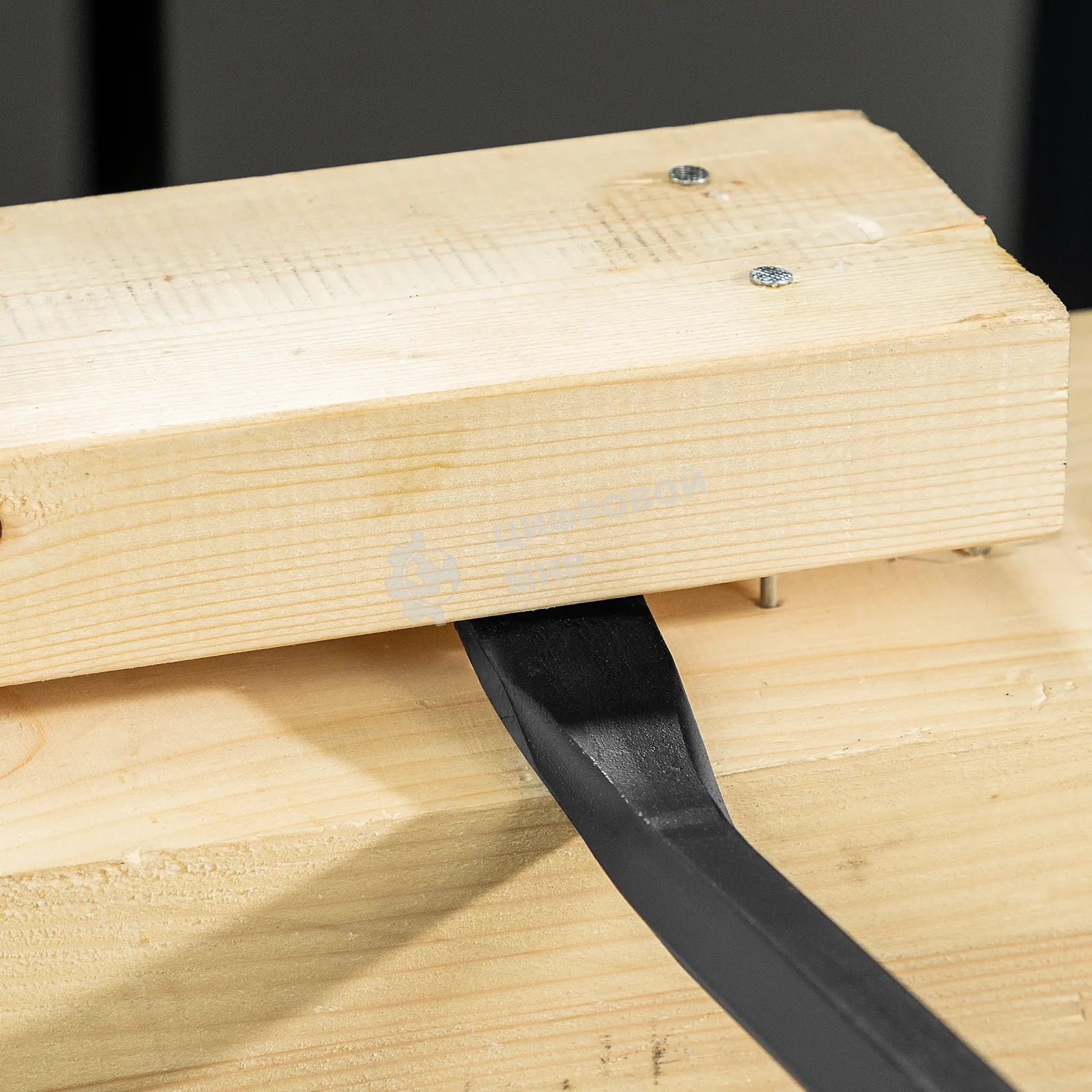 Лом-гвоздодер Denzel 900 мм, шестигранный 19 мм, окрашенный, сталь 65