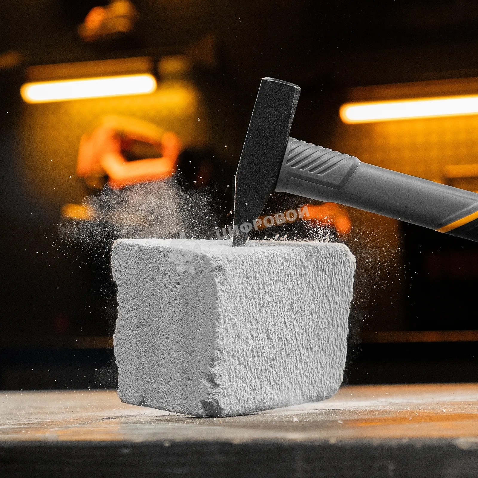 Молоток слесарный Denzel 300 г, кованый, фибергласовая рукоятка c TPR покрытием