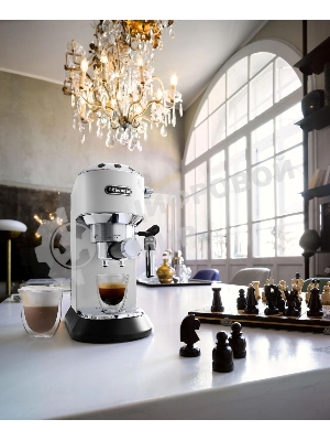 Кофеварка эспрессо DeLonghi EC685.W белый, исп. кофе - молотый/чалды, 1.1 л, 1350 Вт, 15 бар