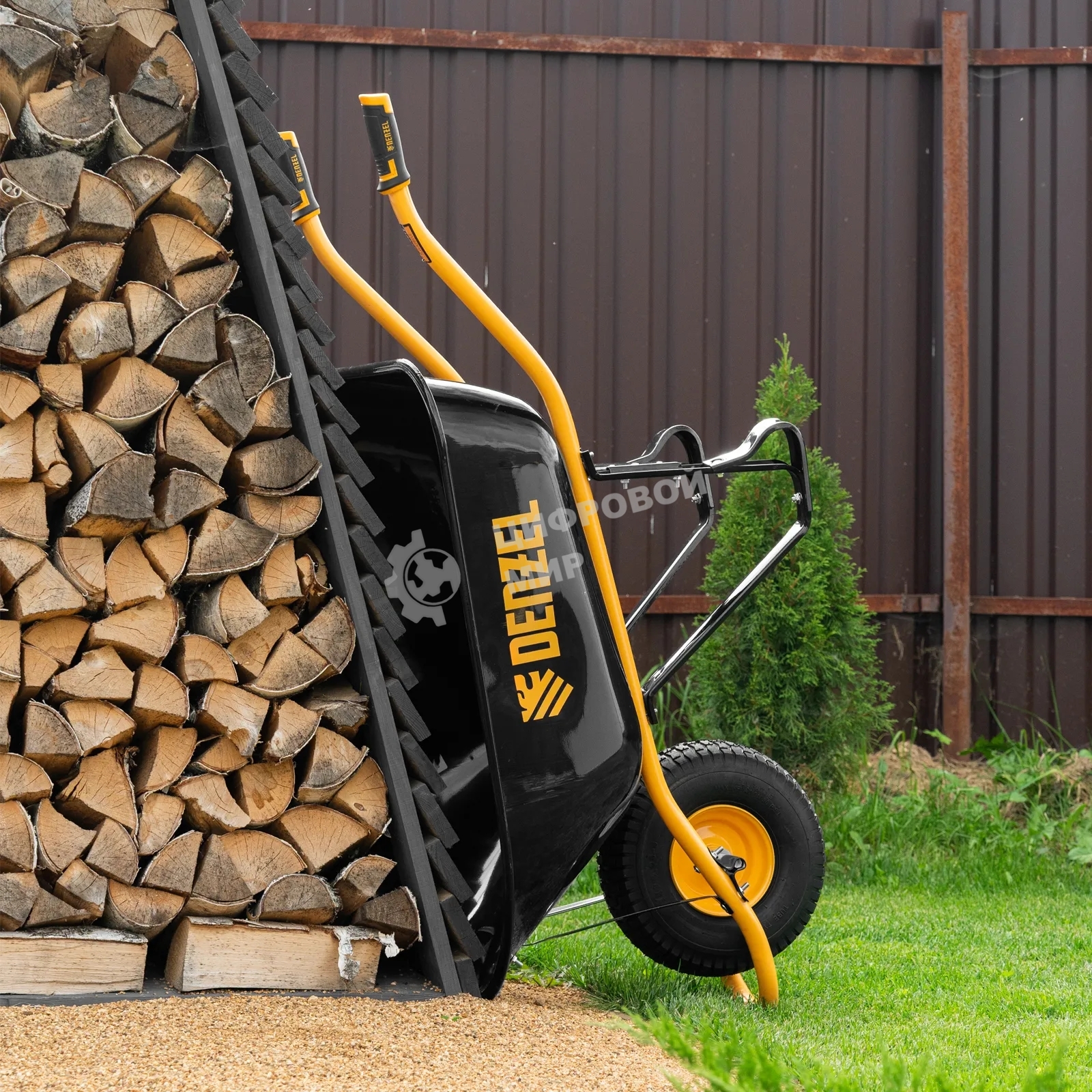 Тачка строительная Denzel усиленная, объем 130 л, 230 кг, колесо 15х6.00-6