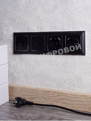 Рамка 4-местная IEK BRITE РУ-4-Бр DECOR 3D-форма хром/черный