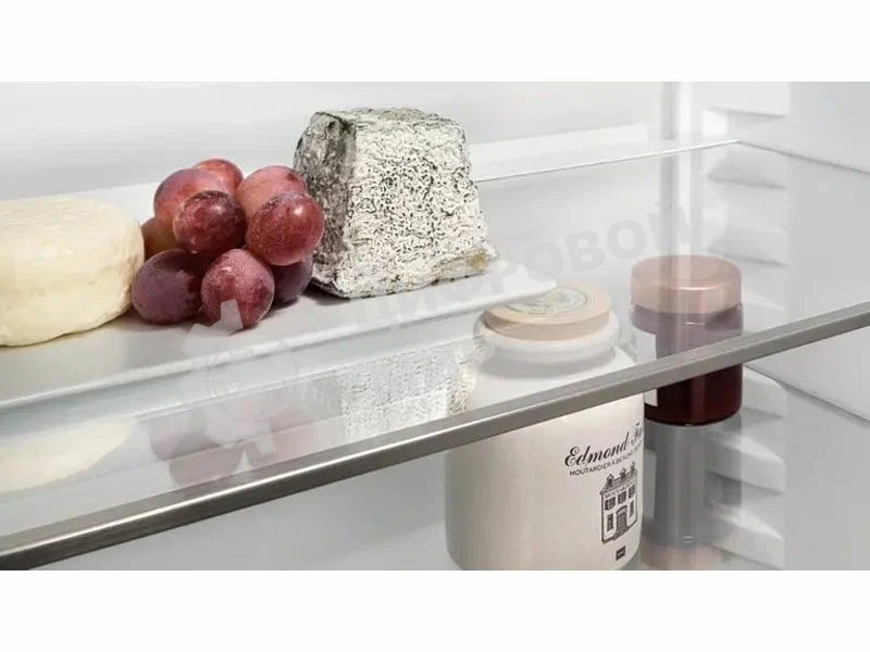 Встраиваемый холодильник Liebherr Pure, высота 82-88 см, door-on-door, с морозильным отделением, сенсорная электроника внутри камеры.