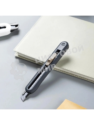 Нож канцелярский Deli ENS063-GR Nusign, ширина лезвия 9 мм, фиксатор сталь серый