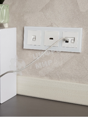 Рамка 3-местная IEK BRITE РУ-3-2-БрБ стекло белый