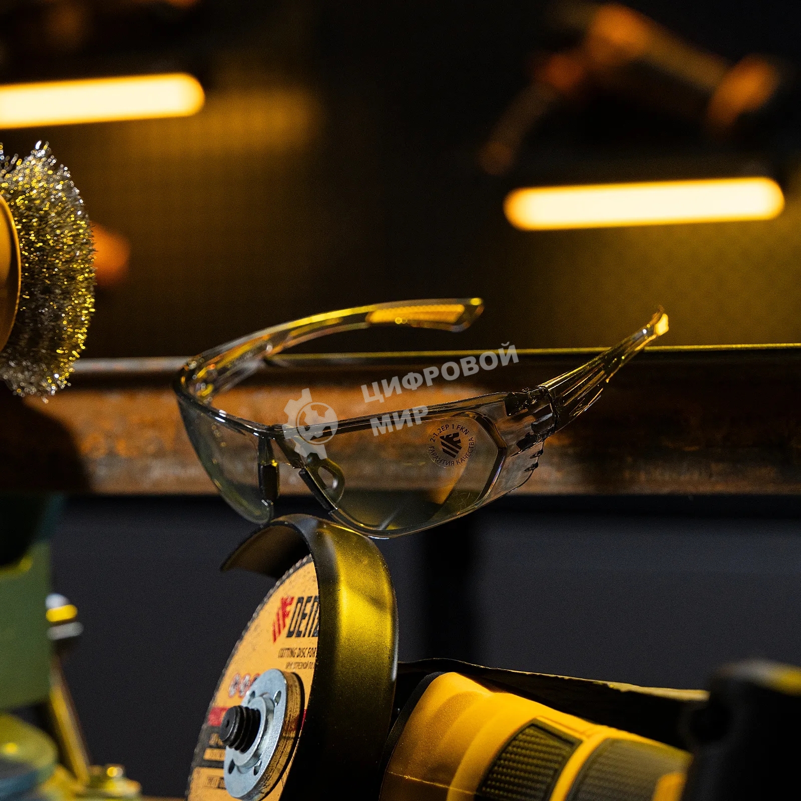 Очки защитные Denzel открытые, поликарбонатные, дымчатая линза