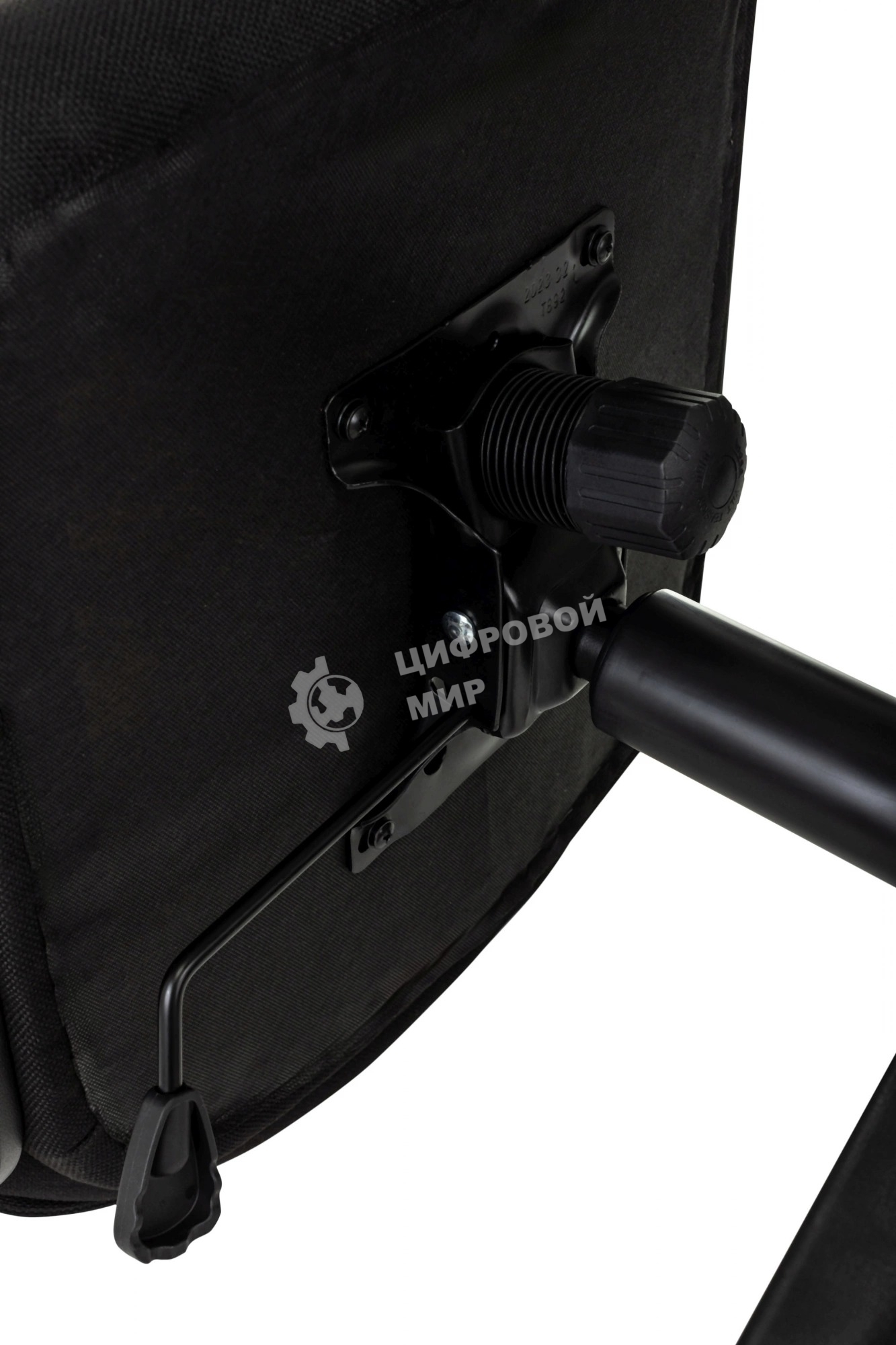 Кресло руководителя Бюрократ CH 002 Fabric 3C11 черный, крестов. пластик