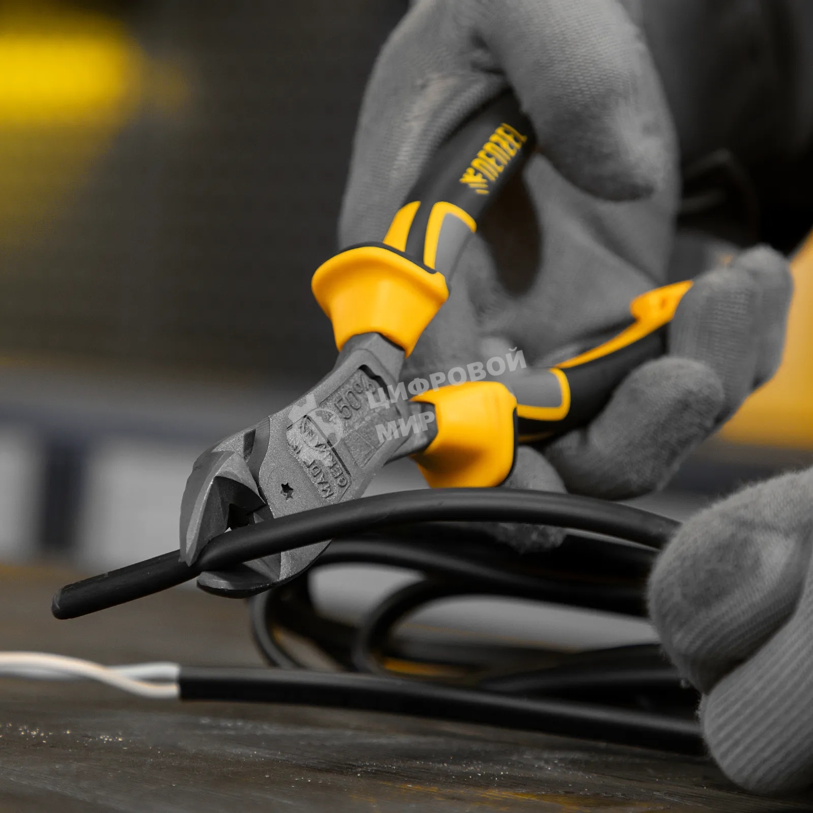 Бокорезы Denzel 180 мм, усиленные, трехкомпонентные рукоятки