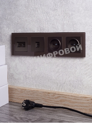 Рамка 4-местная IEK BRITE РУ-4-2-БрТБ (BR-M42-G-K45) стекло темная бронза