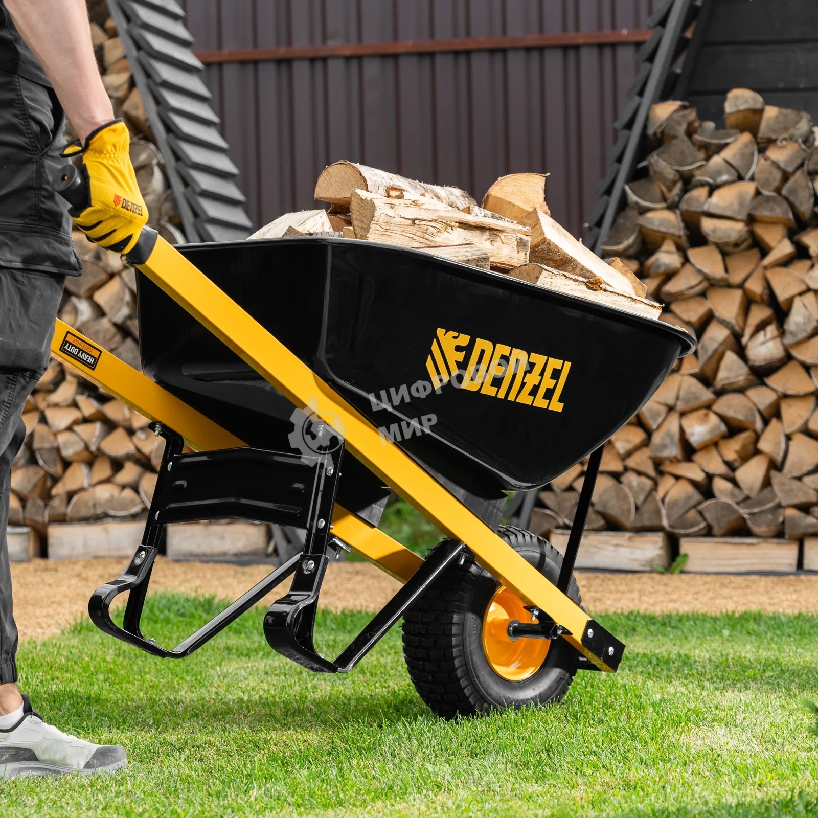 Тачка строительная Denzel усиленная, объем 140 л, 230 кг, колесо 15х6.00-6