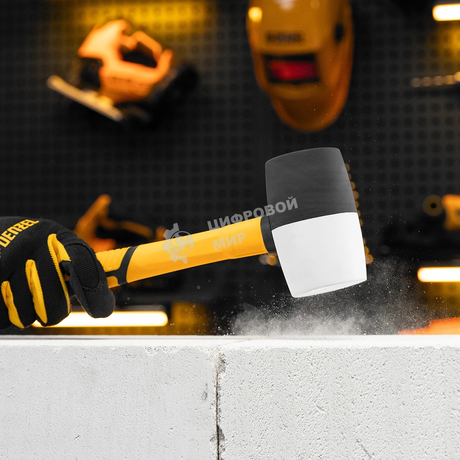 Киянка резиновая Denzel 680 г, черно-белая, фибергласовая рукоятка c TPR покрытием