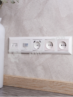 Рамка 5-местная IEK BRITE РУ-5-Бр DECOR 3D-форма белый