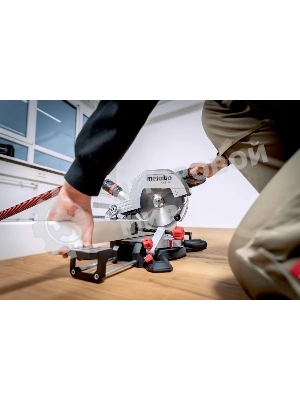 Торцовочная пила Metabo KS 216 M Set 1100Вт 5000об/мин d=216мм