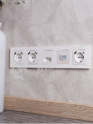 Рамка 5-местная IEK BRITE РУ-5-Бр DECOR рифленый белый