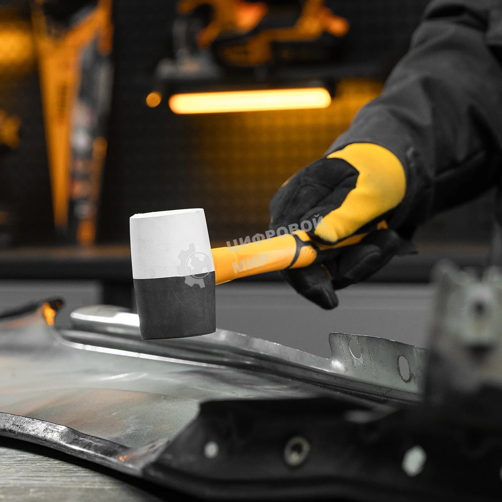 Киянка резиновая Denzel 225 г, черно-белая, фибергласовая рукоятка c TPR покрытием