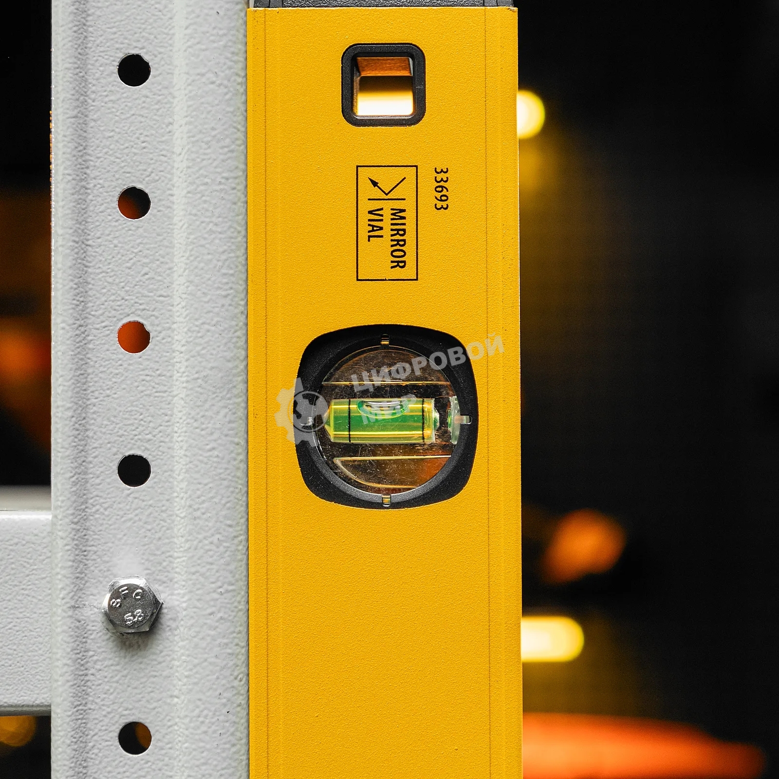 Уровень алюминиевый Denzel, магнит., фрезерованный, 3 глазка (1 зеркал.), 0,5 мм/м, 1000 мм