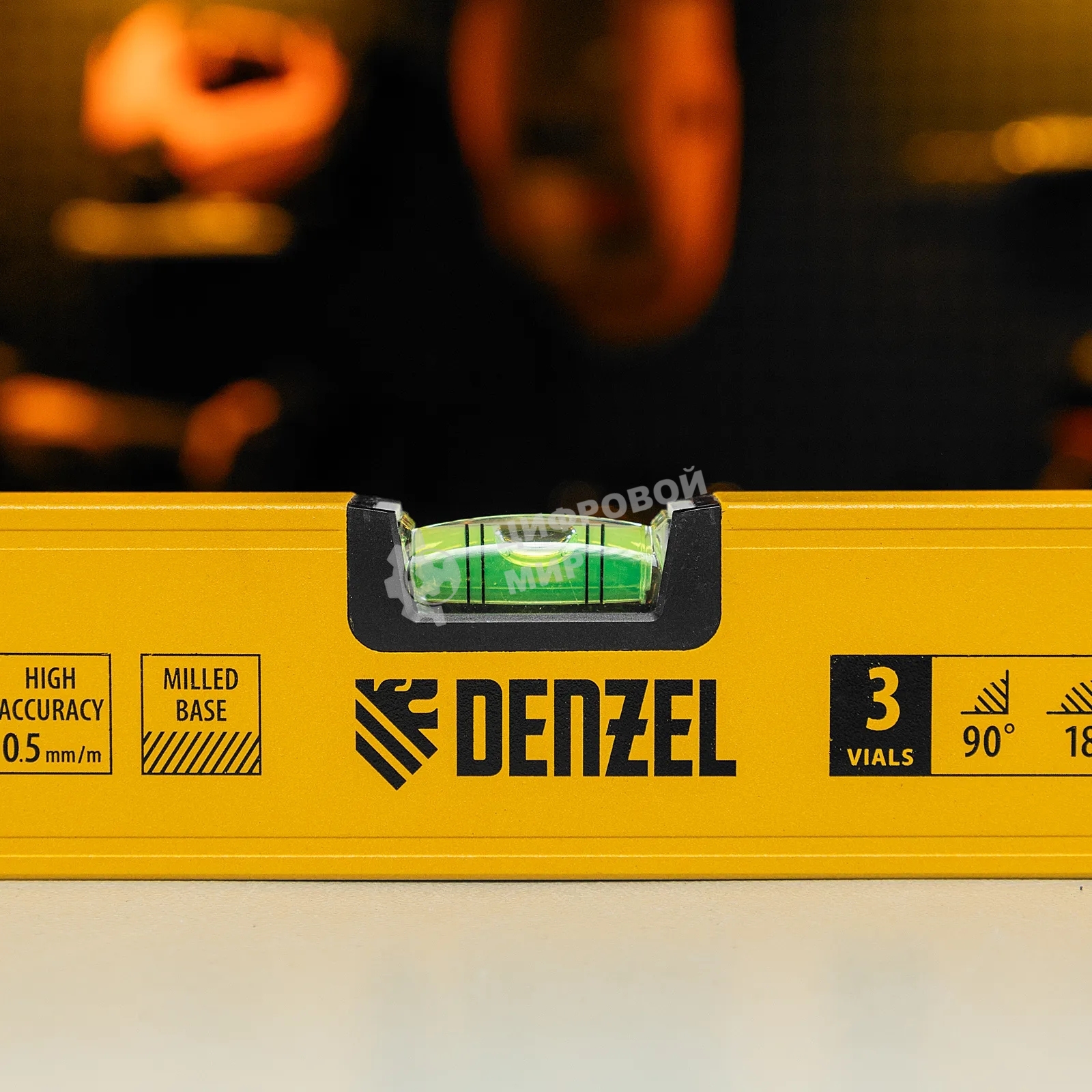 Уровень алюминиевый Denzel, магнит., фрезерованный, 3 глазка (1 зеркал.), 0,5 мм/м, 1000 мм