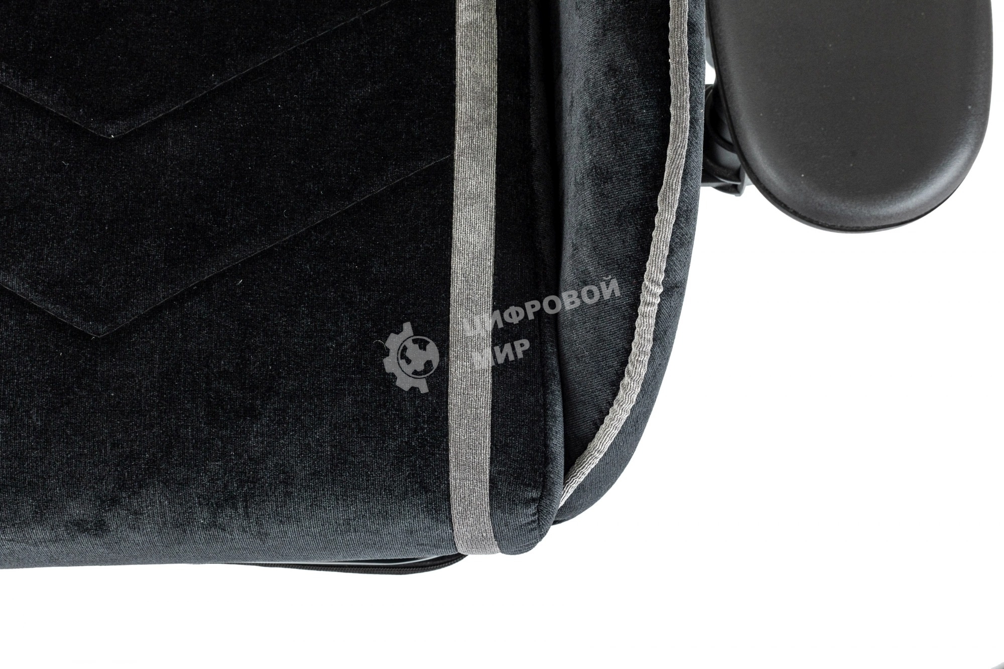 Кресло игровое Zombie Drift/F черный/серый, крестов. пластик, подст. для ног