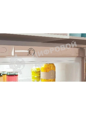 Холодильник Indesit ITR 4200 E бежевый двухкамерный 247/78л морозилка снизу