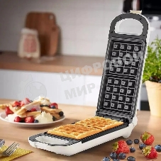 Вафельница Kitfort КТ-1690 700Вт черный/белый