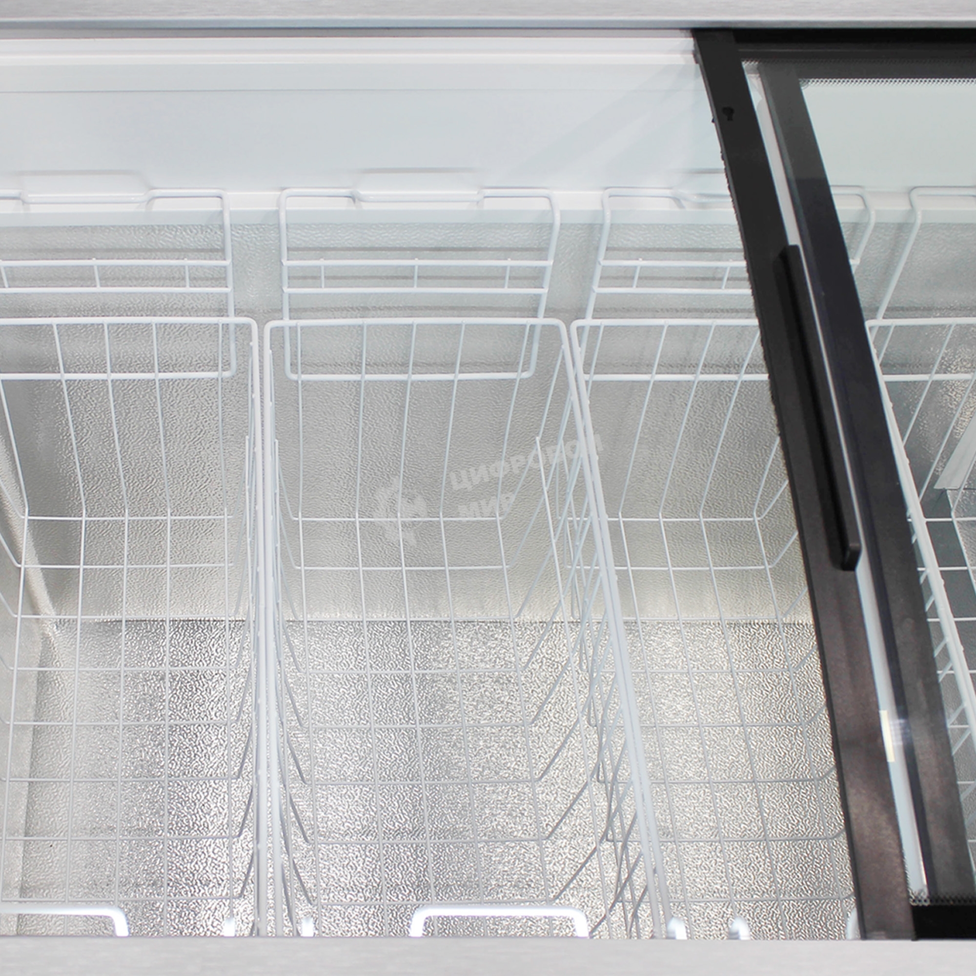 Морозильный ларь Бирюса B-CF68 белый, 680л