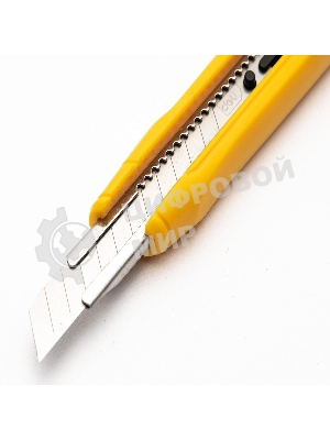 Технический нож Deli DL009B 9 мм SK4, лезвие 13 секций, ударопрочный корпус. Кнопка автоматической блокировки.