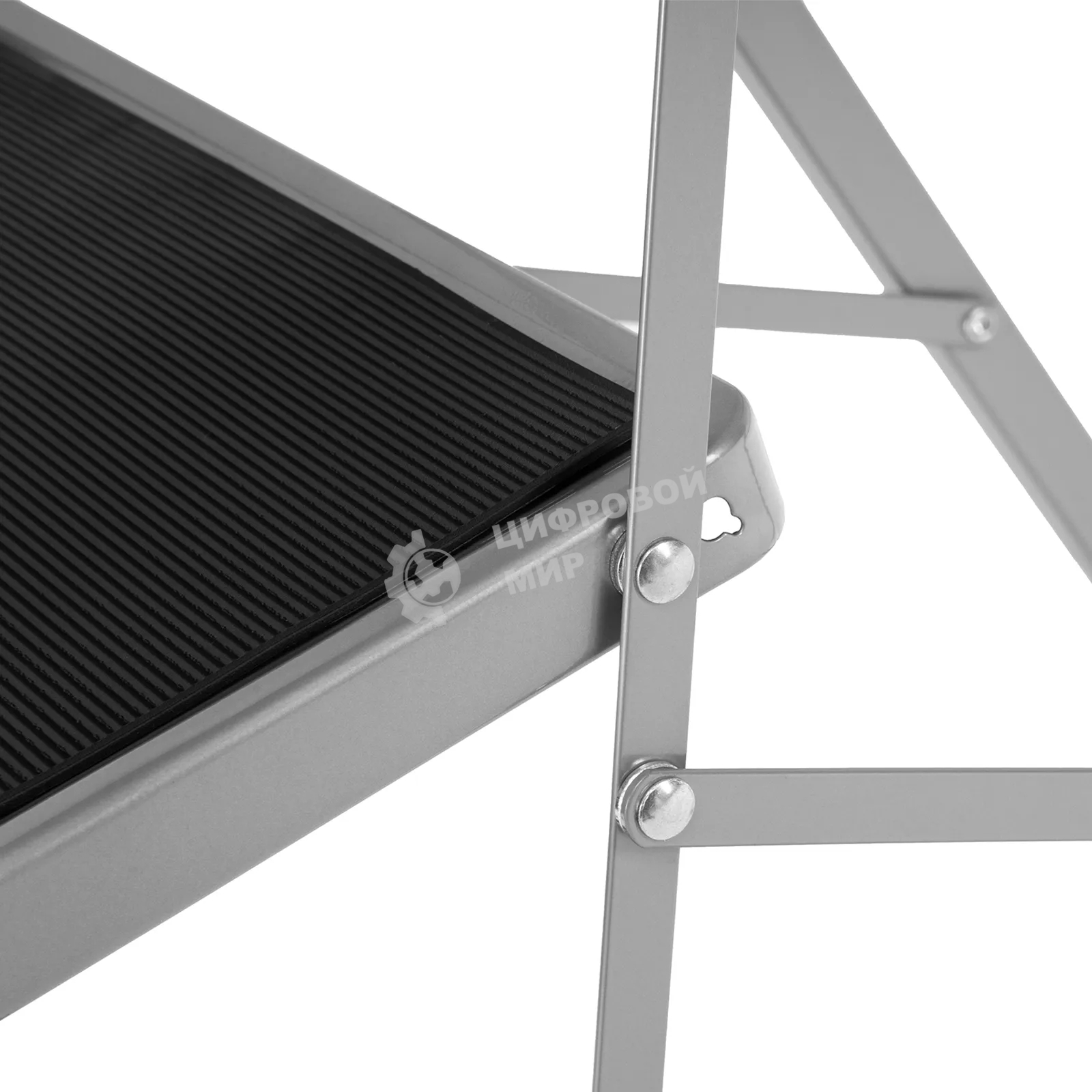 Стремянка стальная Сибртех, 4 широкие ступени 20х30 см с полимерным покрытием