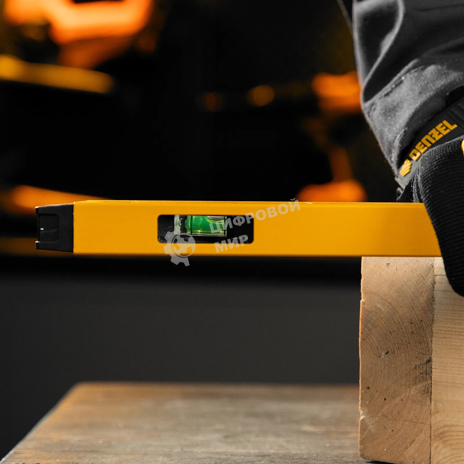 Уровень алюминиевый Denzel магнит., фрезерованный, 3 глазка (1 зеркал.), 0,5 мм/м, 600 мм