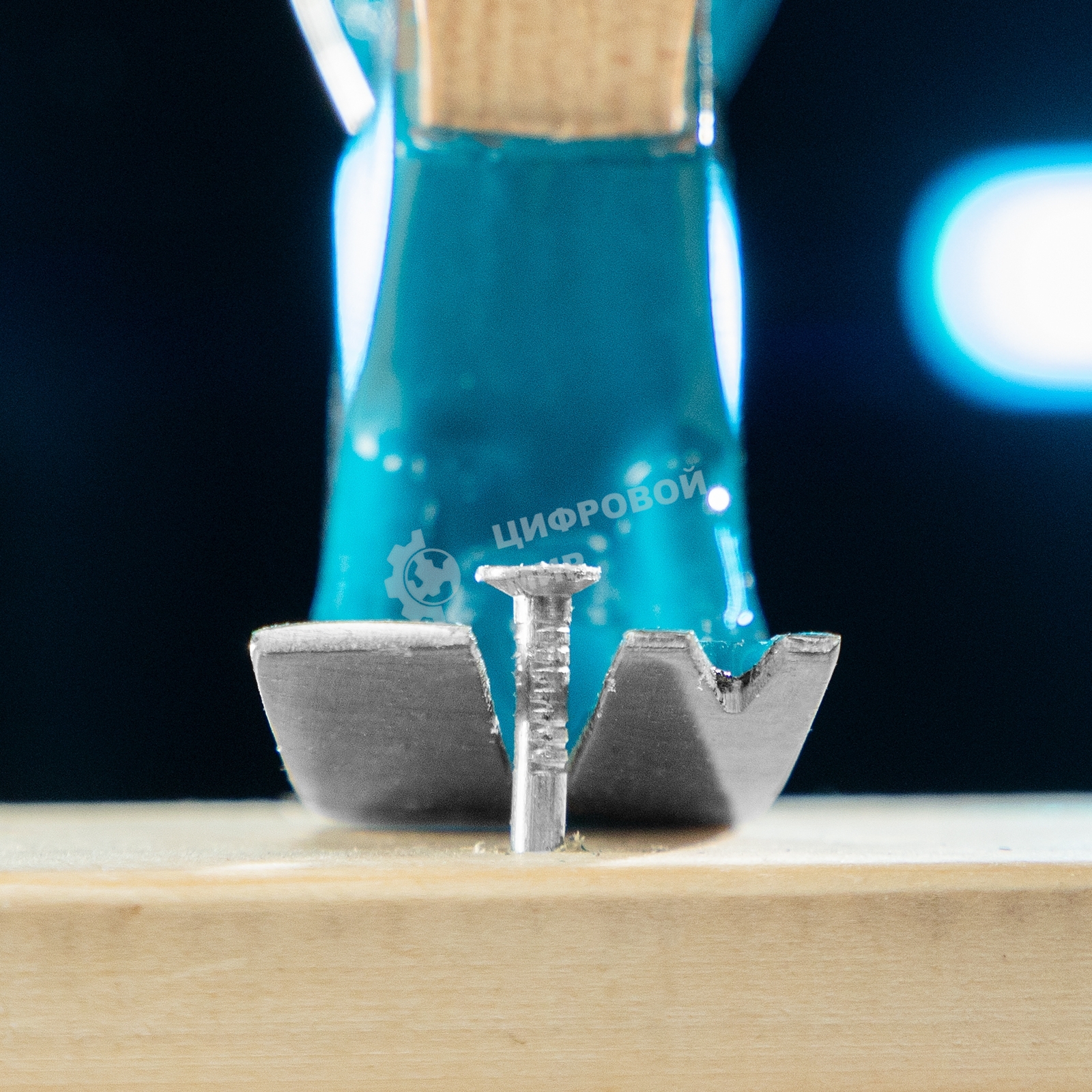 Молоток-гвоздодер Gross AMERICAN HICKORY 450 г, угол 45, магнит, обрезиненная рукоятка