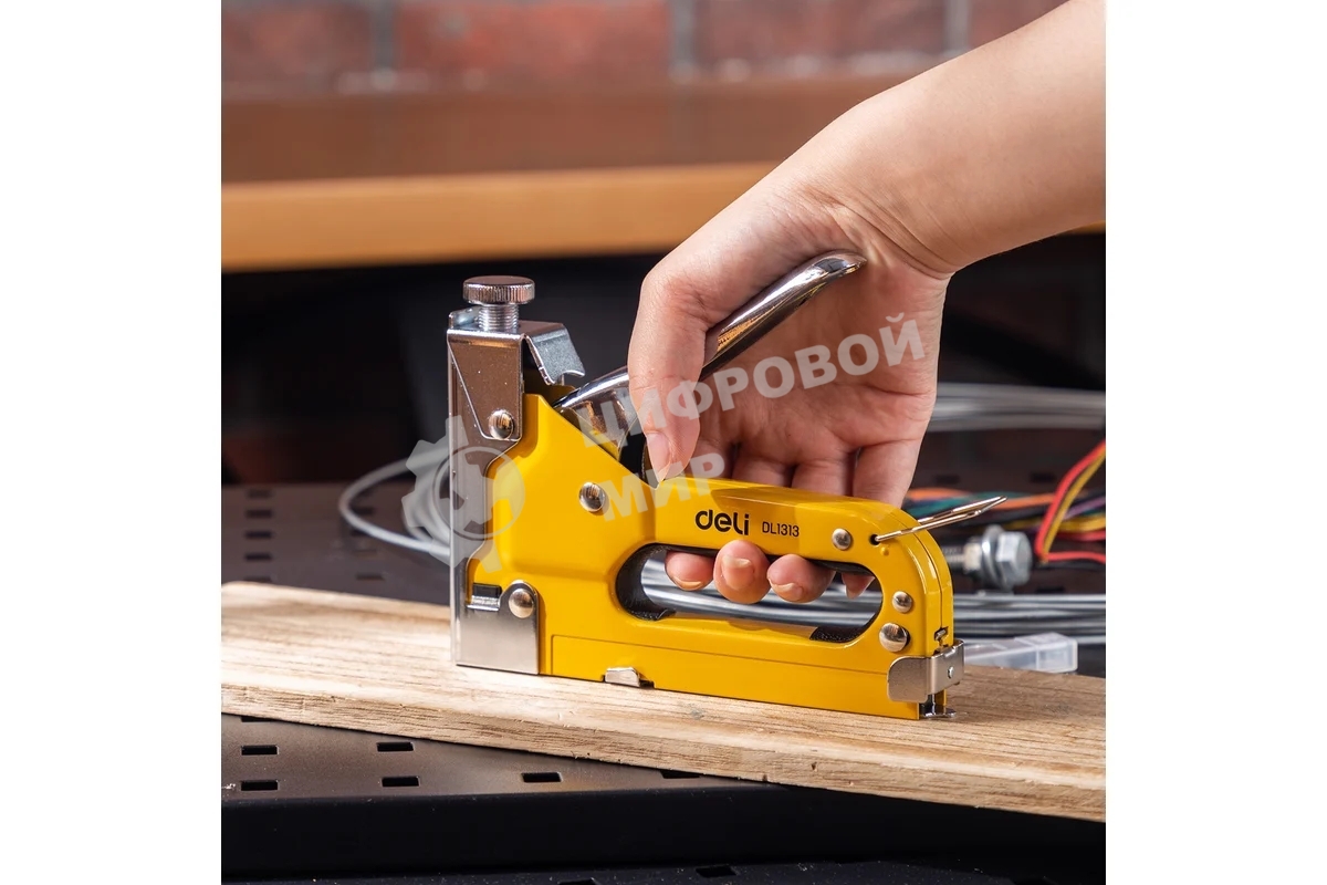 Мебельный степлер Deli DL1313 3-в-1. 4-8мм. 0,6 кг. Полностью стальная конструкция. Подходит для D/U/T.