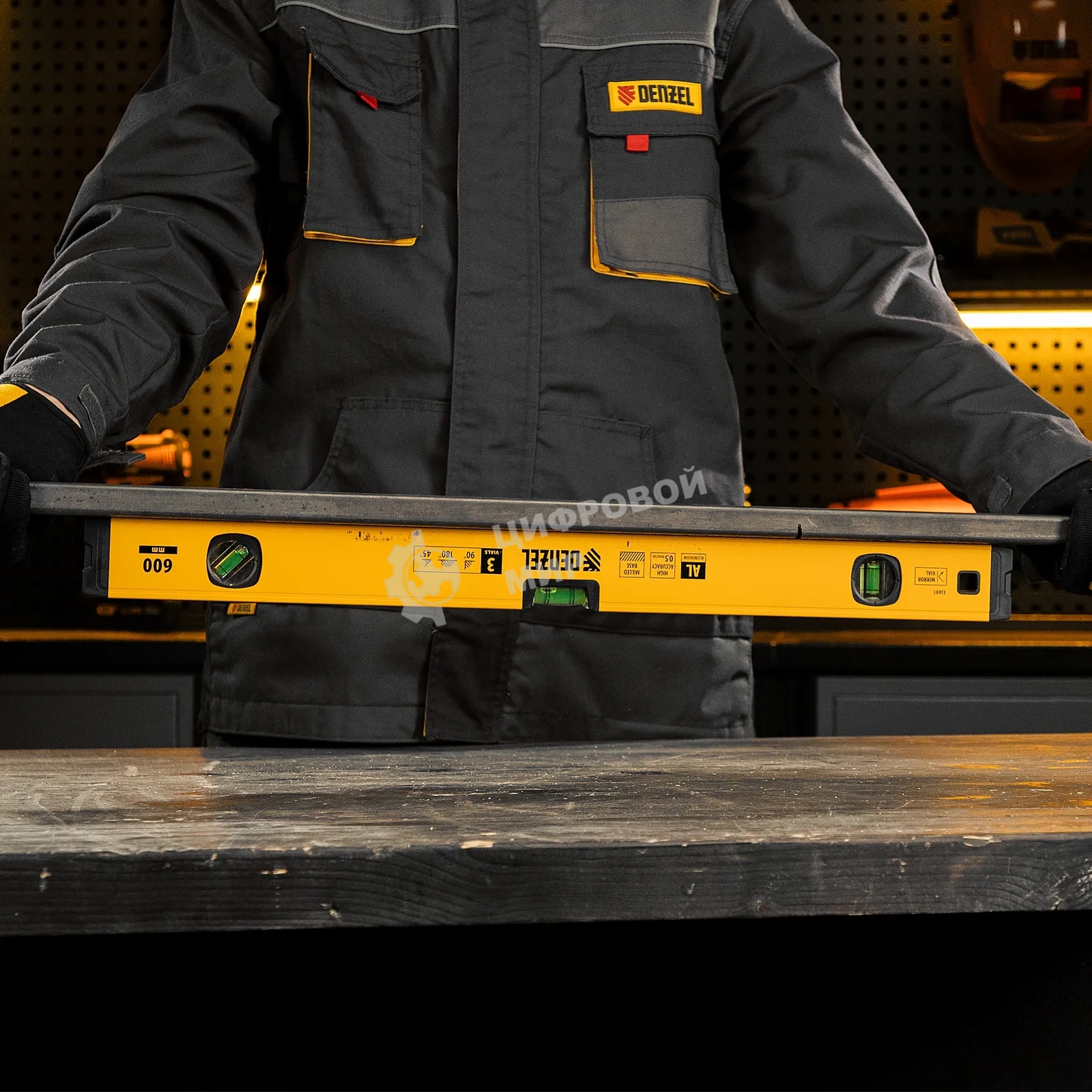 Уровень алюминиевый Denzel магнит., фрезерованный, 3 глазка (1 зеркал.), 0,5 мм/м, 600 мм