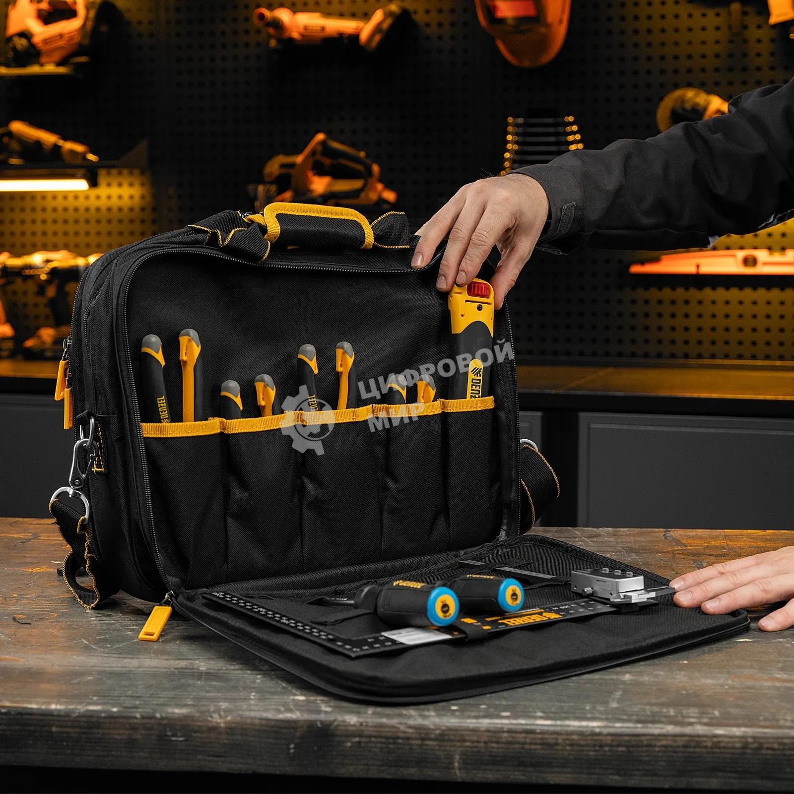 Сумка для инструмента Denzel 400х170х300 мм, 3 отделения, 28 карманов, наплечный ремень