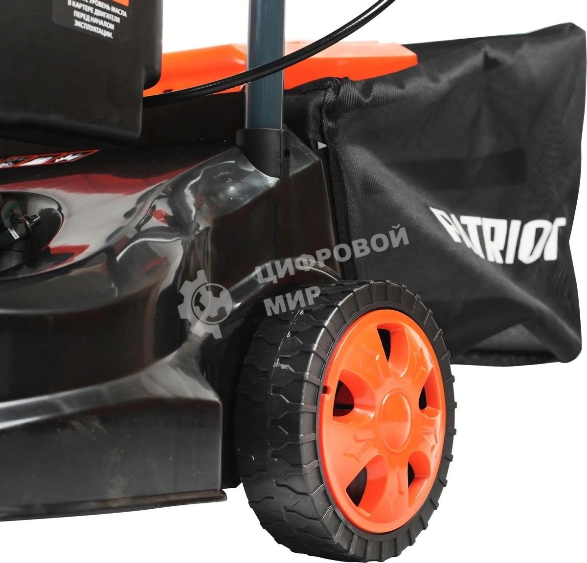 Газонокосилка бензиновая PATRIOT PT 40, 130сс, 3,5 л.с., 40 см, 35л. трав., пластик. дека,