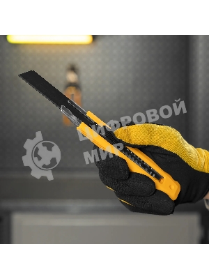 Нож Denzel 18 мм, сменное лезвие, SK4, метал. направляющая, клипса, нажимной фиксатор