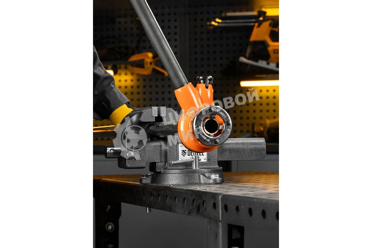 Тиски слесарные Denzel BVH-125, 125 мм, поворотные, стальная направляющая, с наковальней