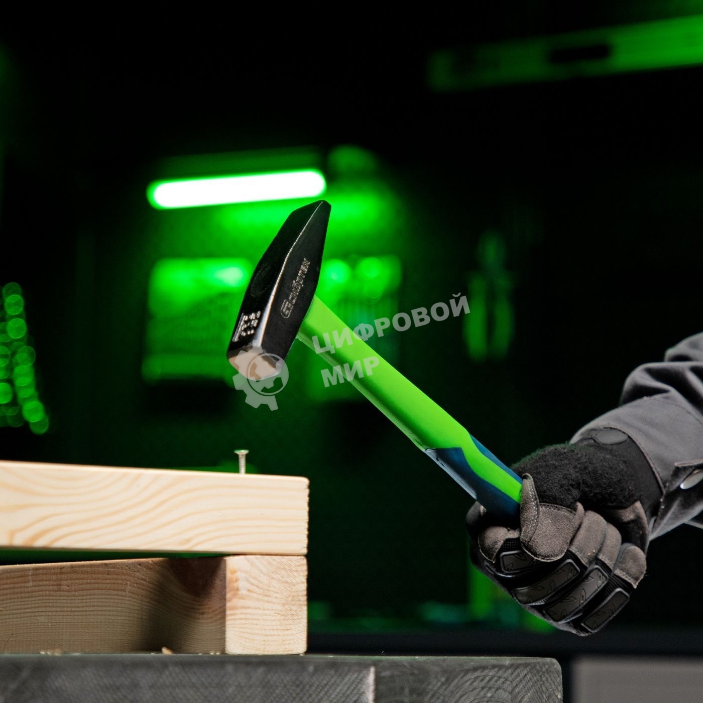 Молоток слесарный Сибртех 400 г, фибергласовая обрезиненная рукоятка