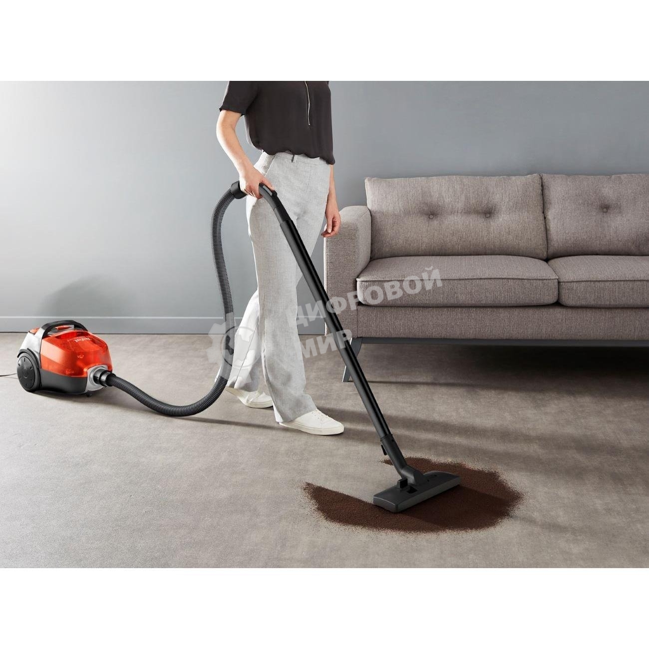 Пылесос Tefal MICRO SPACE CYCLONIC TW3235EA оранжевый/черный, 350/1600 Вт, уборка сухая, пылесборник контейнер 1 л