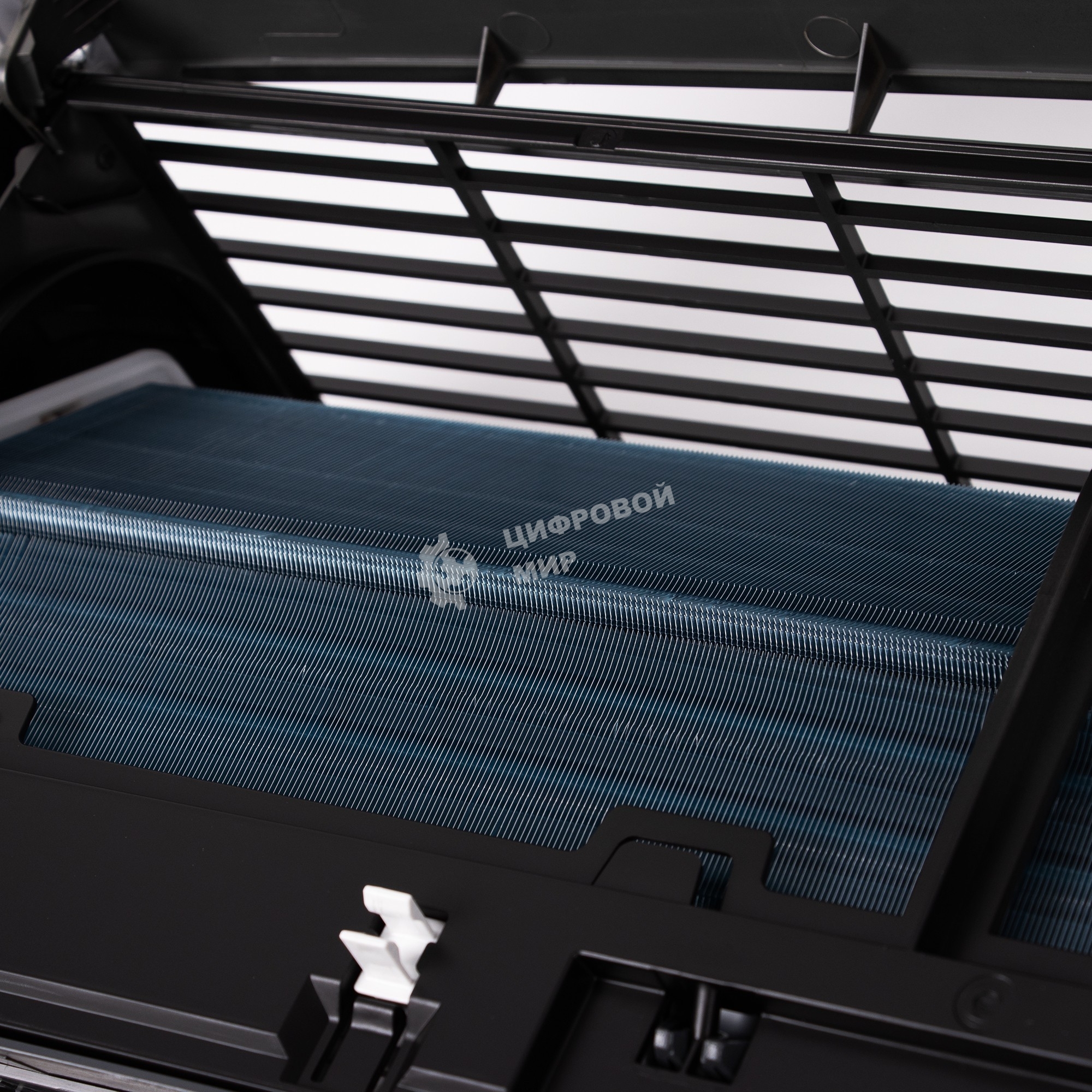 Внутренний блок сплит-системы Ballu BSPI/in-13HN8/BL/EU инвертор, 12000 BTU, 35 м², 23 дБ, охлаждение, обогрев, осушение, черный