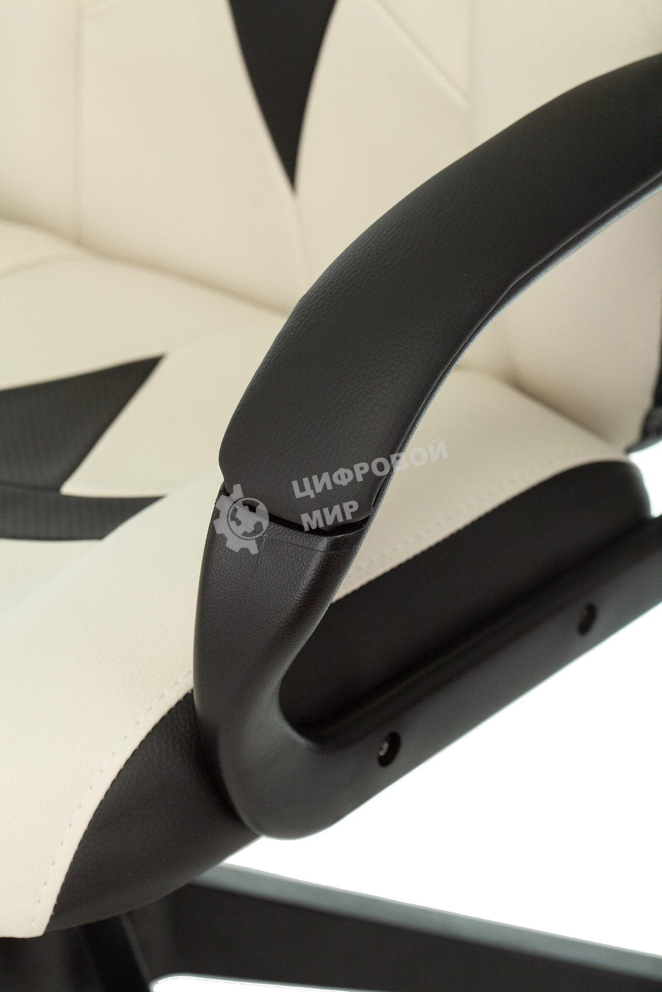 Кресло игровое Бюрократ Zombie 8 белый/черный, искусственная кожа, крестовина пластик