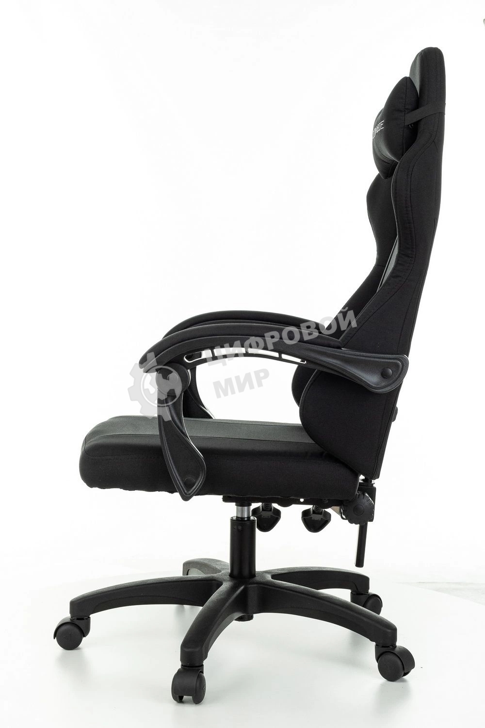 Кресло игровое Zombie Rudger черный с подголов. крестов. пластик