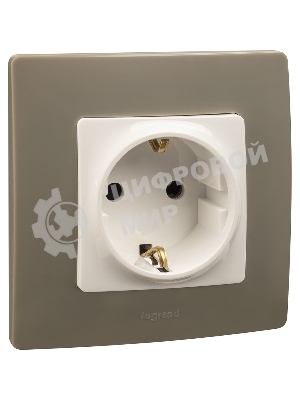 Механизм розетки 1-м СП Etika 2К+З 16А защ. шторки с заземл. винт. зажимы бел. Legrand 672222