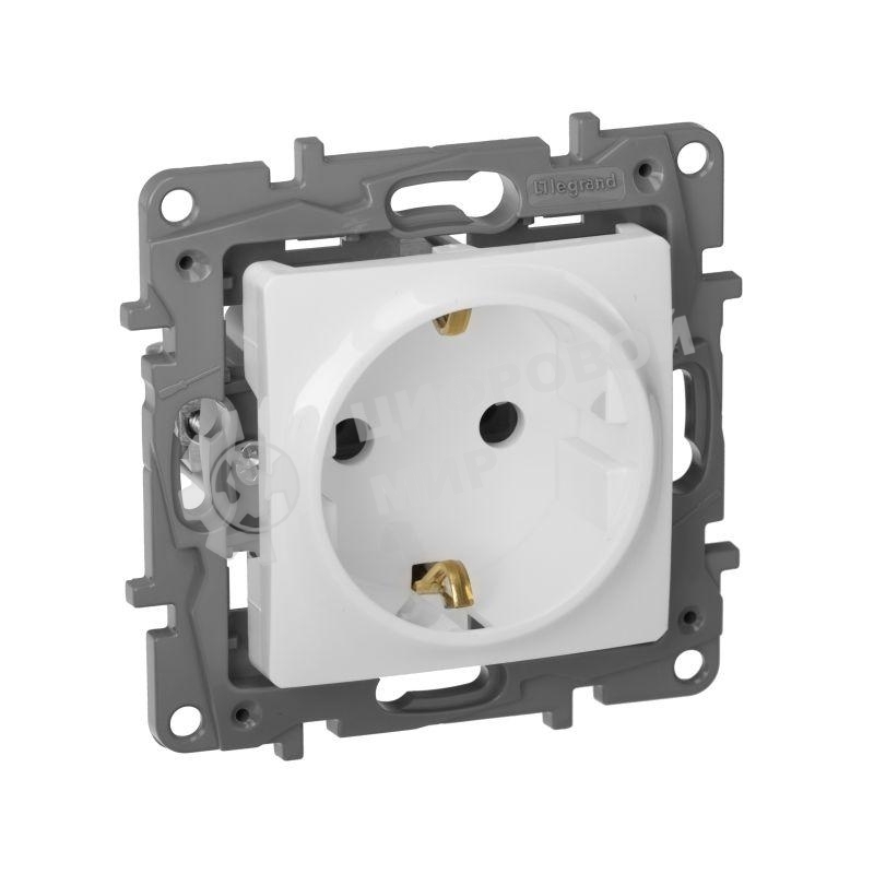 Розетка ETIKA 2К+З на винтах, белый ETIKA Розетка 2К+З на винтах, белый