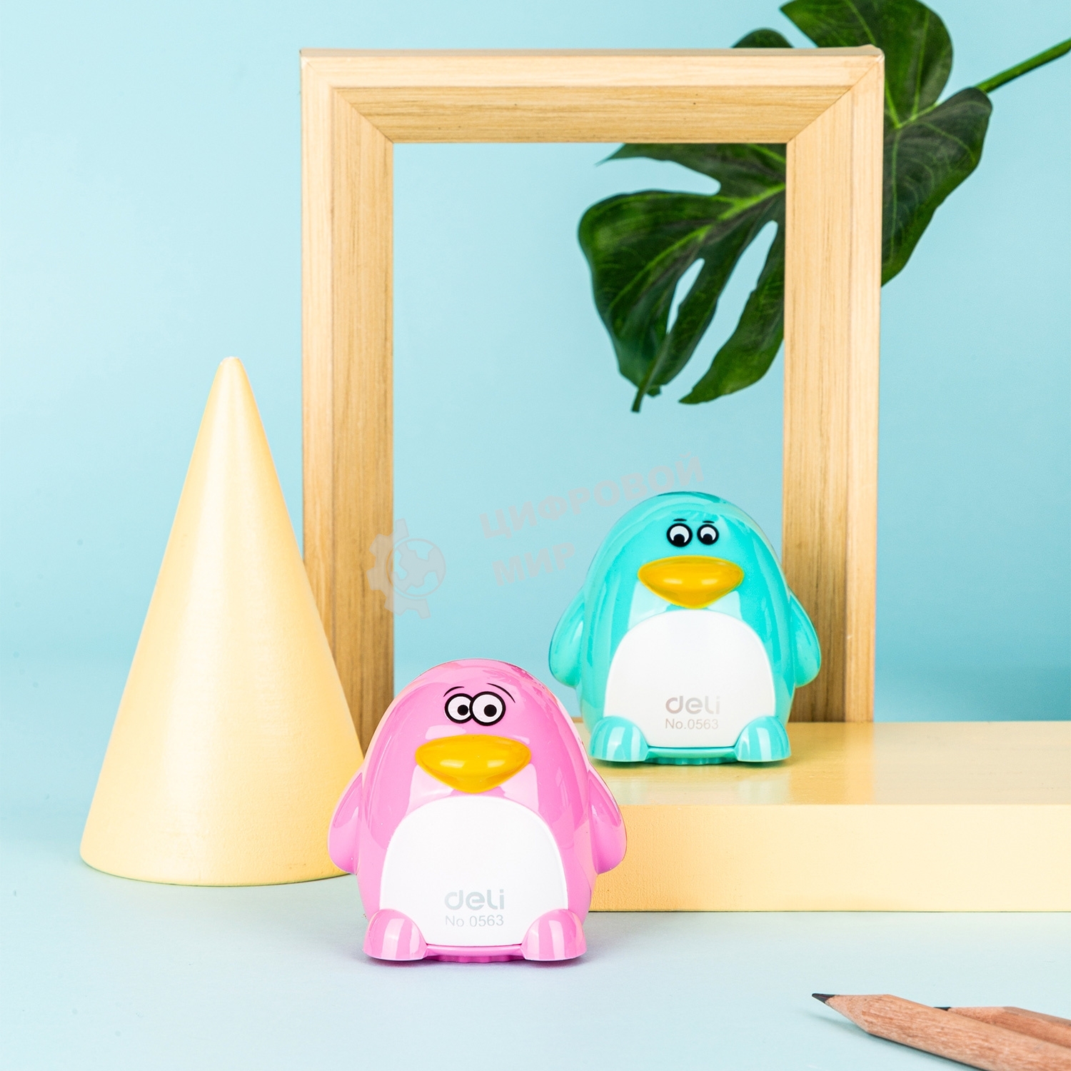 Точилка для карандашей ручная Deli Пингвин E0563, 2 отверстия, пластик, ассорти блистер